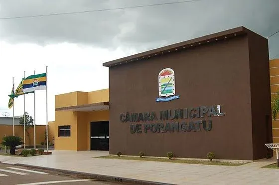 Vereadora que acumula cargo de procuradorada Mulher, bate na assessora dentro de gabinete em Goiás