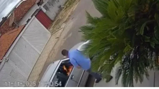 Homem que colocou fogo em carro de vizinho paga mil reais de fiança e foi liberado no DF. Veja vídeo