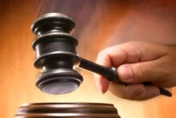 Justiça de Goiás reconhece união estável de trisal com três homens