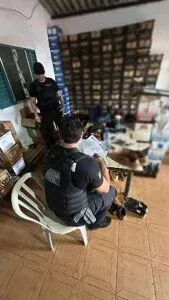 Polícia desmantela megaesquema que produzia bebidas falsificadas em Goiás e São Paulo