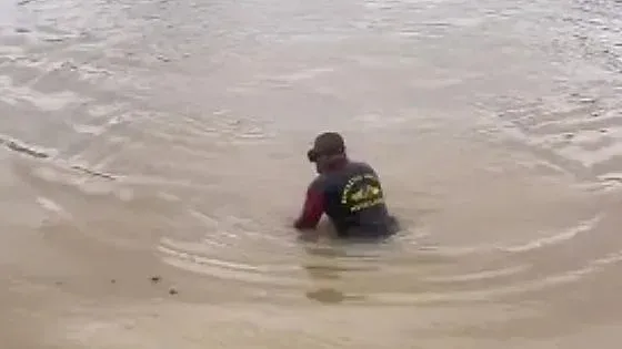 Homem em surto foge de hospital, entra em lago e morre afogado
