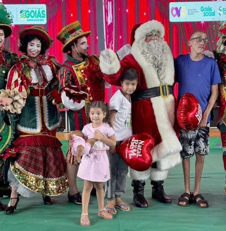 Programa Natal do bem entrega milhares de brinquedos a crianças de Luziânia e jardim Ingá