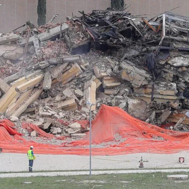 Após implosão, área do Torre Palace passa por avaliação e limpeza