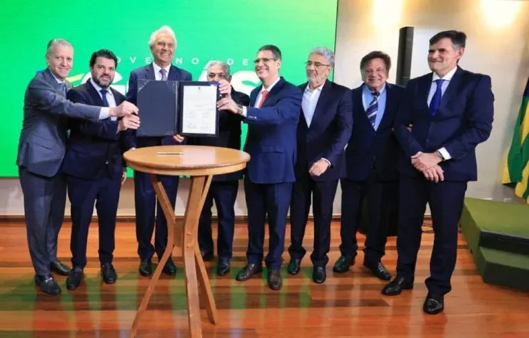 Caiado lança programas para destravar investimentos nos distritos industriais goianos