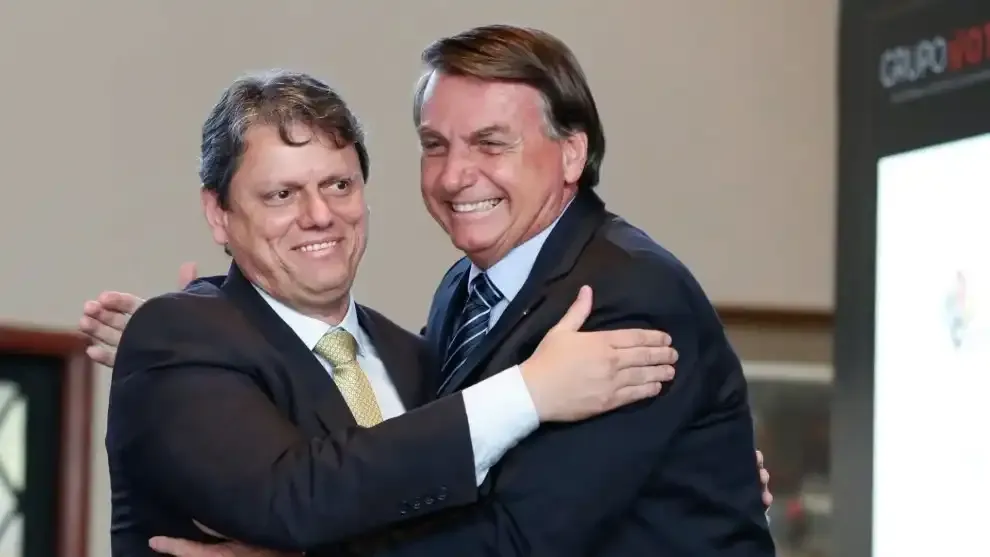 Eduardo diz que visita de Tarcísio a Bolsonaro ‘fortalece laços’ e ‘constrói pontes’