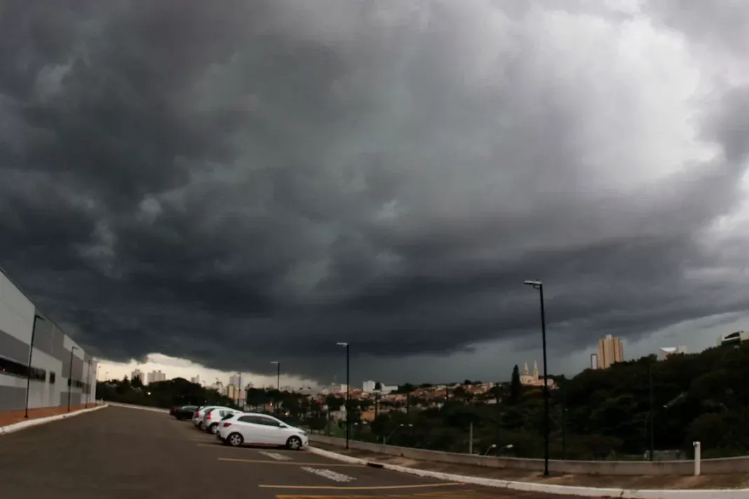 13 Estados eo DF recebe alerta de temporal do Inmet