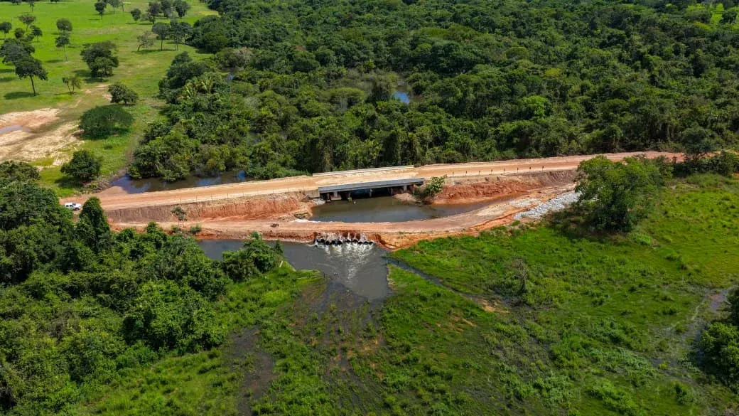 Caiado e Daniel Vilela inauguram ponte na divisa entre Nova Crixás e Mato Grosso