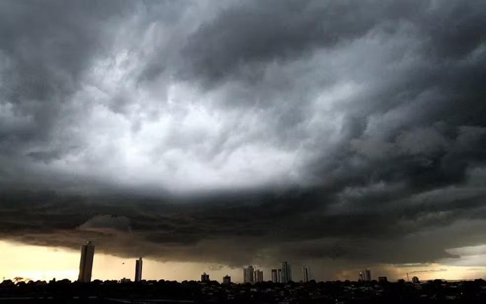 Cimehgo alerta para temporais repentino com fortes ventos para Goiás, defesa civil em Alerta