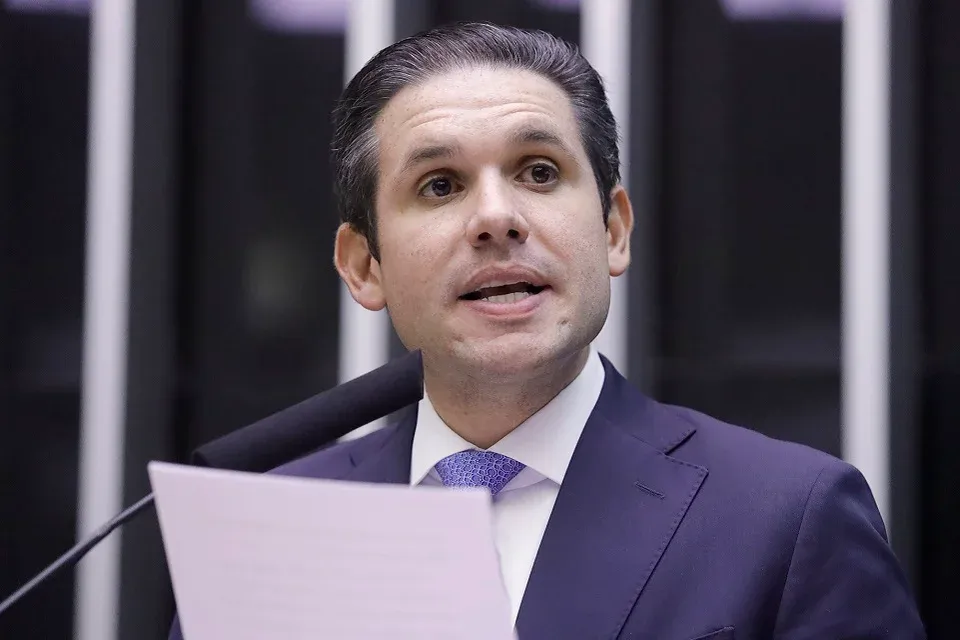 Fim da escala 6×1: Hugo Motta encaminha PEC para CCJ da Câmara dos Deputados