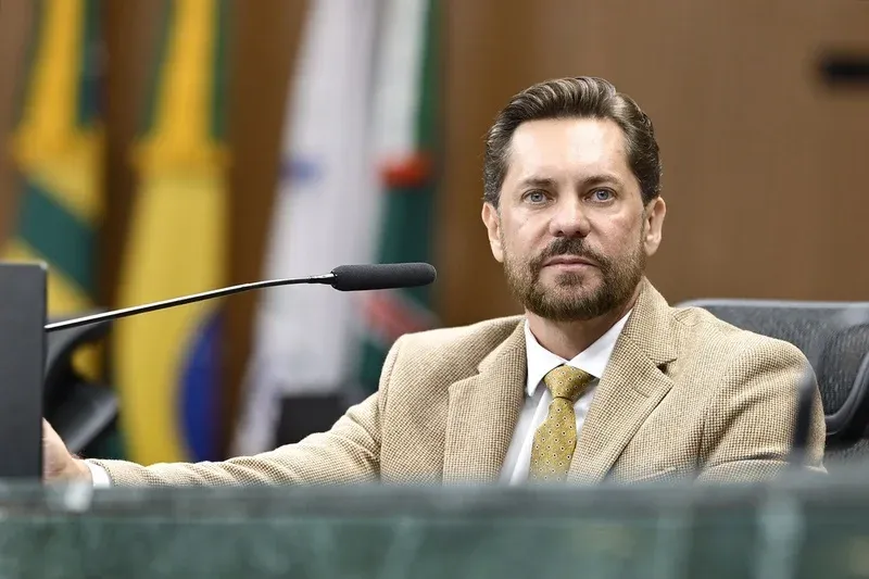 Presidente da Assembleia de Goiás, Bruno Peixoto confirma ida para o PRD