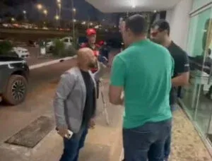 Advogado de treta em Delegacia, pedia para ver os seios de detentas durante visita na colméia e se masturbava