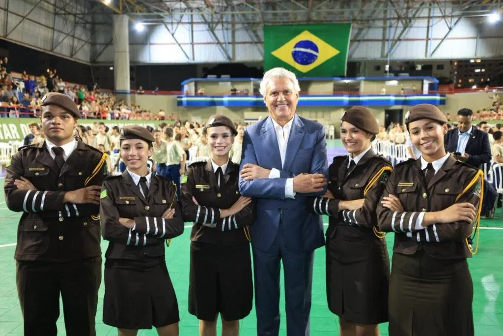 Caiado e Gracinha anunciam investimento de R$ 75 milhões do Bolsa Uniforme para alunos de Colégios Militares