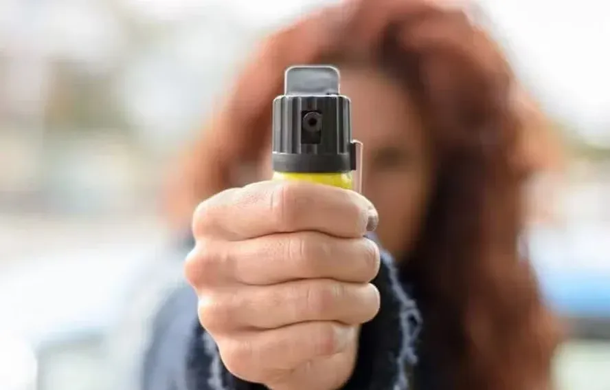 Câmara dos Deputados aprova venda de spray de pimenta para defesa pessoal de mulheres