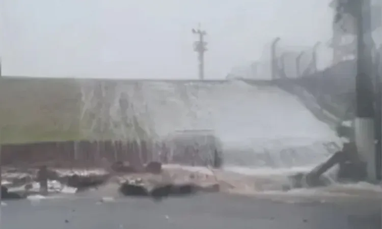 Chuva derruba parte de muro do Aeroporto de Congonhas, em São Paulo