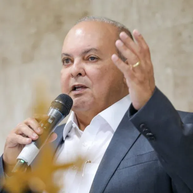 Defesa de Ibaneis nega participação em negociação entre BRB e Banco Master