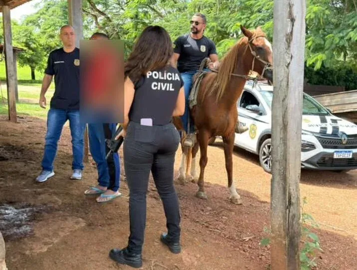 Delegado Raiz ; No meio do mato delegado utiliza cavalo para perseguir e prender acusadado de espancar companheira em Goiás