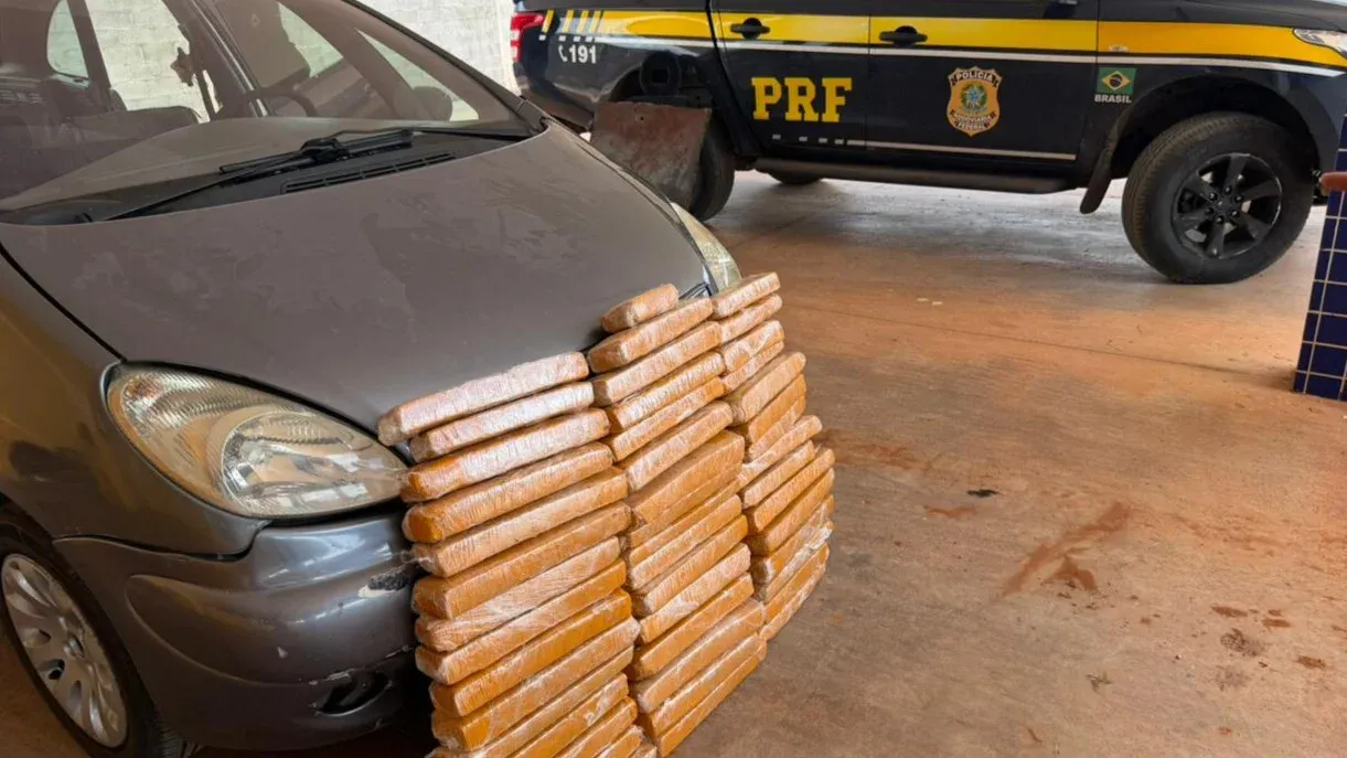 Homem é preso transportando 40 quilos de maconha em carro na br 040.