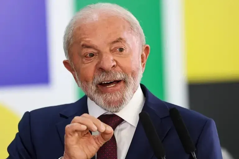 Lula visita polos de indústrias automotiva e farmacêutica em Goiás