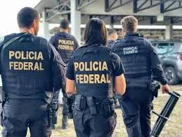 PF investiga esquema de diplomas falsos e cumpre mandados no DF