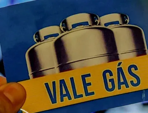 Prefeito vai a rede social anunciar ” Vale Gás ” para comunidade em situação de vulnerabilidade de Valparaíso