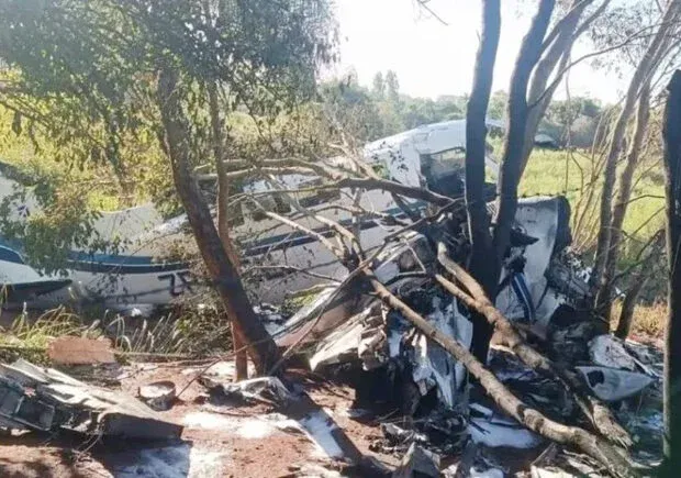 Avião com R$ 15 milhões em espécie cai no Paraguai; moradores saqueiam dinheiro