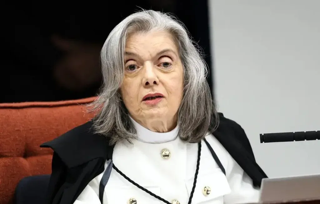 Carmen Lúcia vota para condenar Eduardo Bolsonaro por difamação