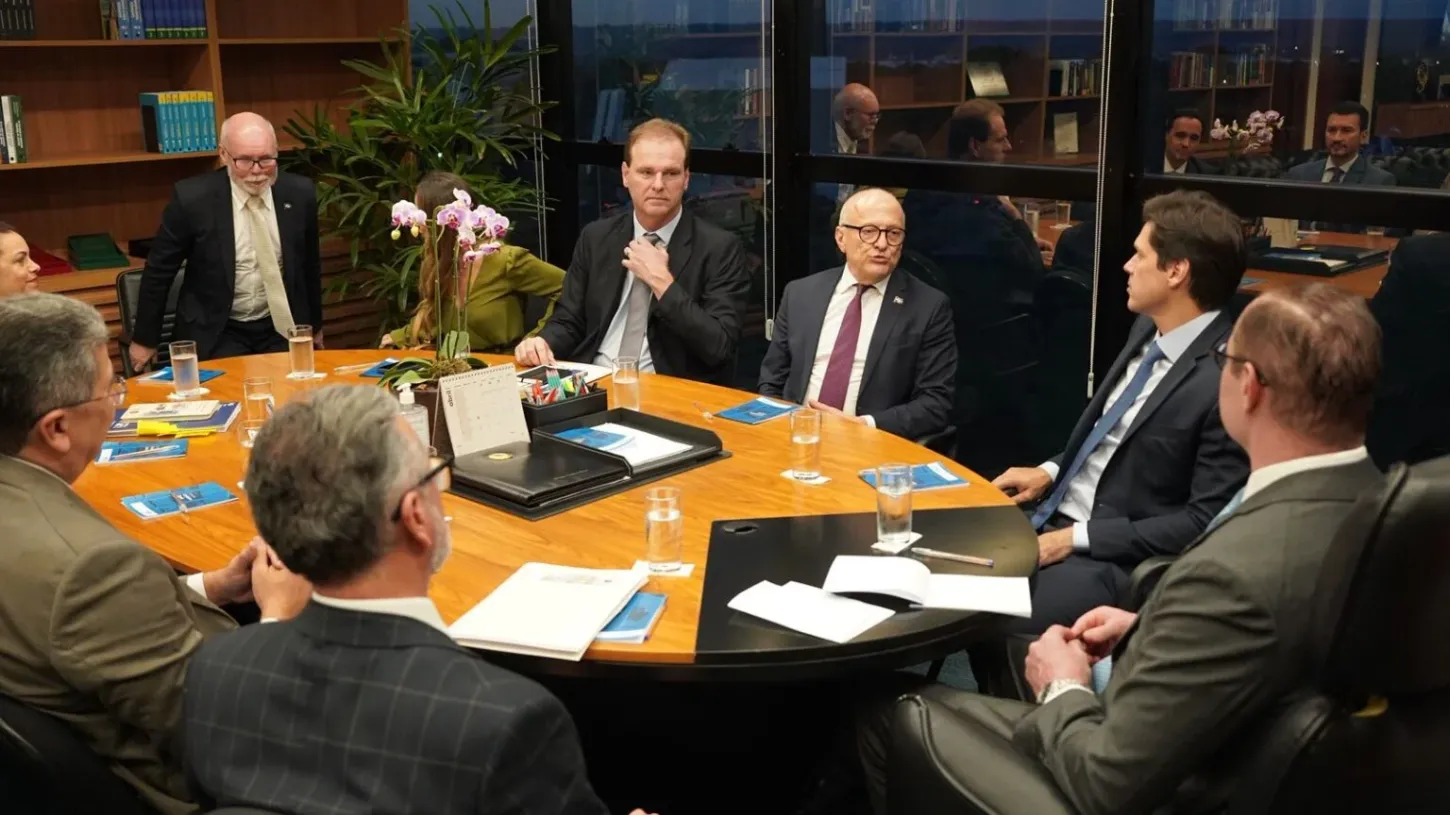 Daniel Vilela se reúne com ministro do STF e articula redistribuição de royalties do petróleo antes de julgamento