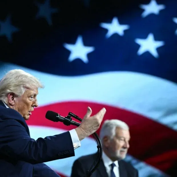 Em novo ataque, EUA matam três em embarcação no Caribe