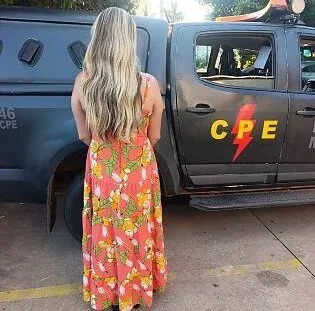 Galega é presa acusada de invadir casa da cunhada fazer á mulher de refém e roubar celular em Goiás