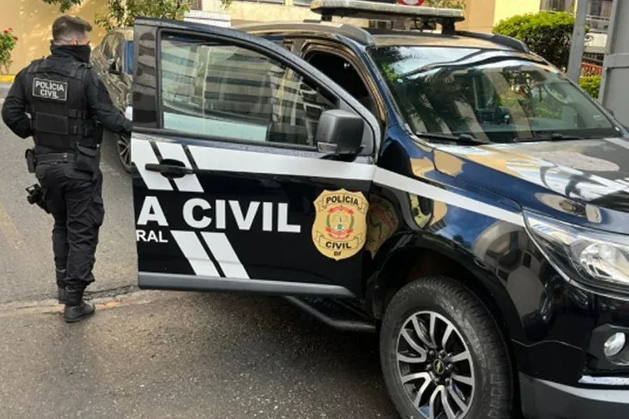 Mãe de traficante é extorquida por criminosos após prisão do filho