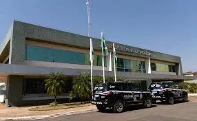 Professora vai até delegacia para registrar ocorrência, e fica presa