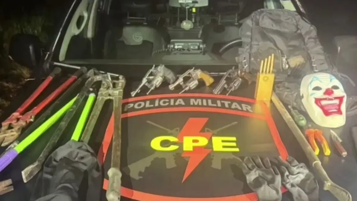 Trio que morreu em confronto cm CPE utilizava máscara de palhaço para praticar torturas em Vítimas