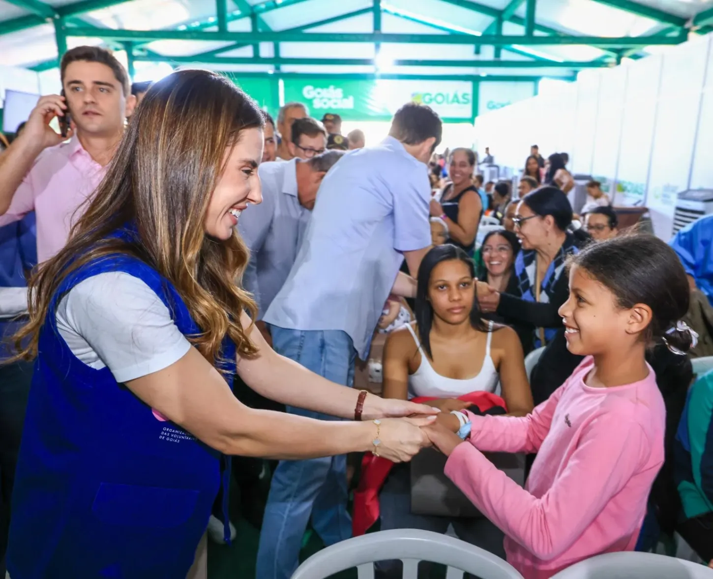 Daniel Vilela e Iara abrem Goiás Social em Luziânia com entrega de mais de 2,3 mil cartões