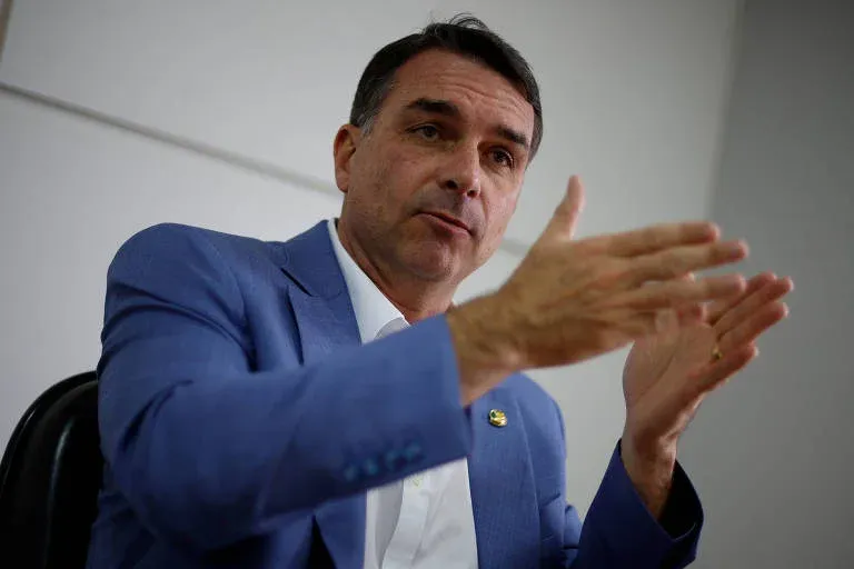 Flávio Bolsonaro desiste de vir a Goiás após polêmica de Wilder no Senado