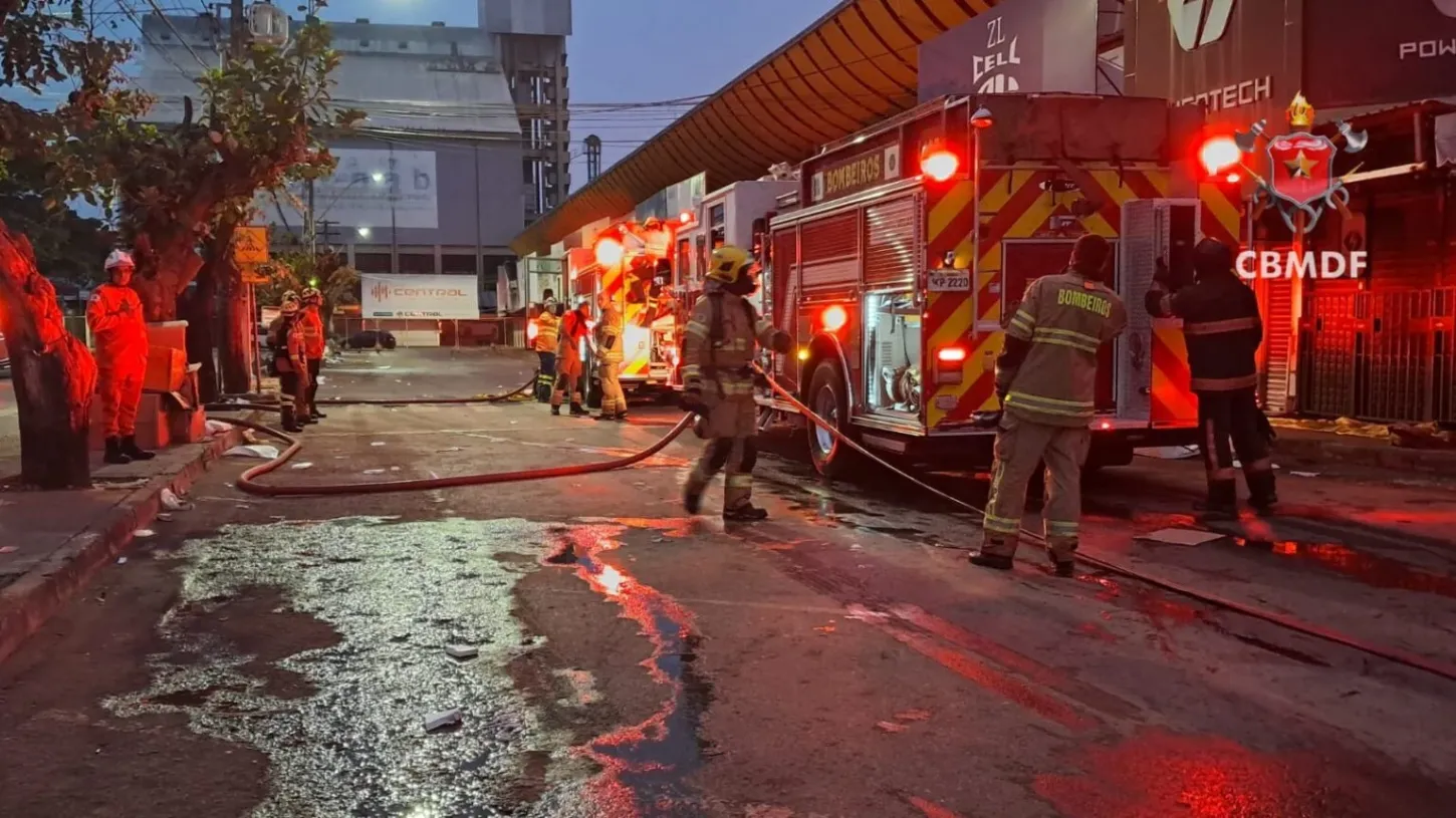 Incêndio atinge Feira dos Importados no SIA
