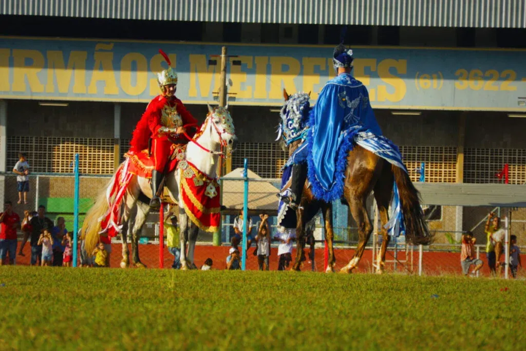 Luziânia e Niquelândia abrem Circuito das Cavalhadas 2026