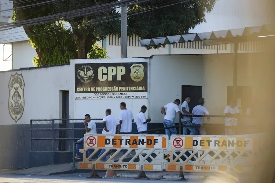 Preso que tentou entrar no presídio com cocaína dentro da Bengala, trabalha fora