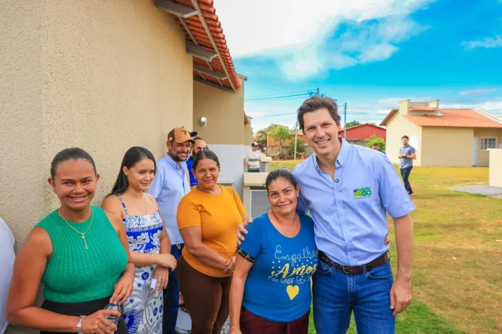 Daniel Vilela cumpre maratona de entregas e ações sociais em 26 municípios