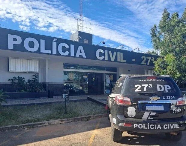 Operação mira grupo suspeito de aplicar golpes com venda falsa de figurinhas da Copa