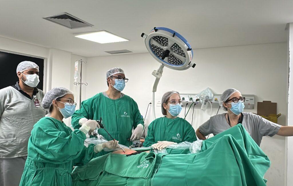 Hospital e Maternidade Dona Iris amplia cirurgias ginecológicas por vídeo com tecnologia avançada