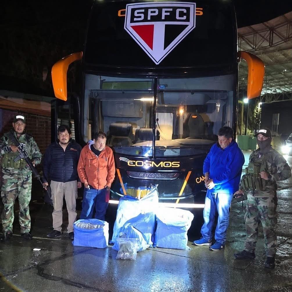 Ônibus que levaria delegação do São Paulo a jogo com Bolívar é apreendido com 86 kg de maconha