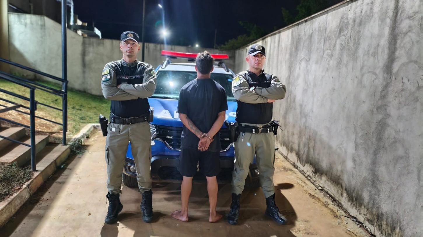 Além de matar homem e ferir mulher com golpes de capacete, acusado utiliza telefone da vítima para fazer golpe do Pix no entorno