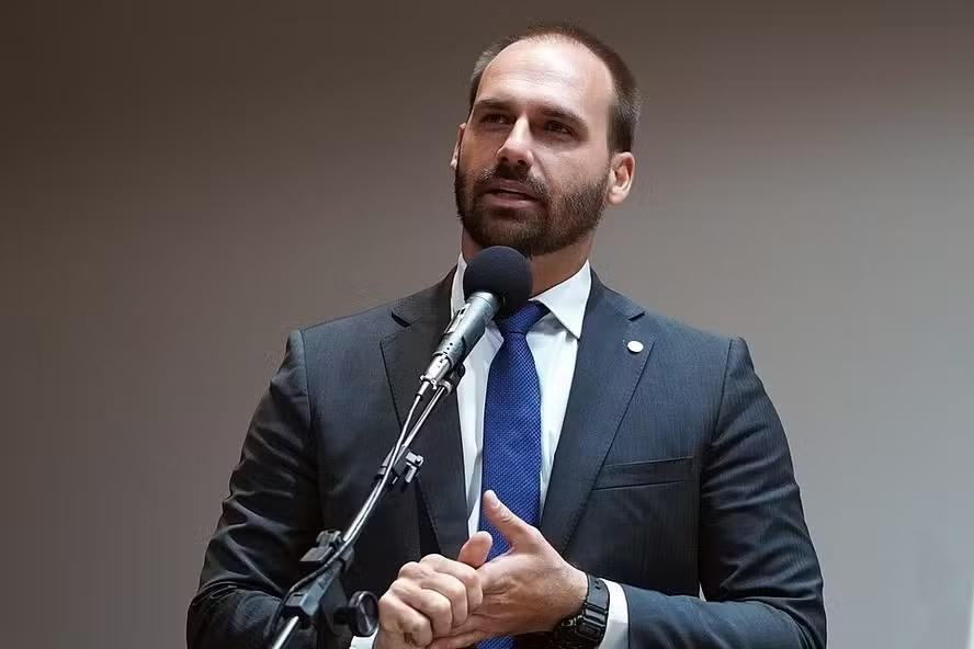 Ministério da Justiça demite Eduardo Bolsonaro da PF por abandono de cargo