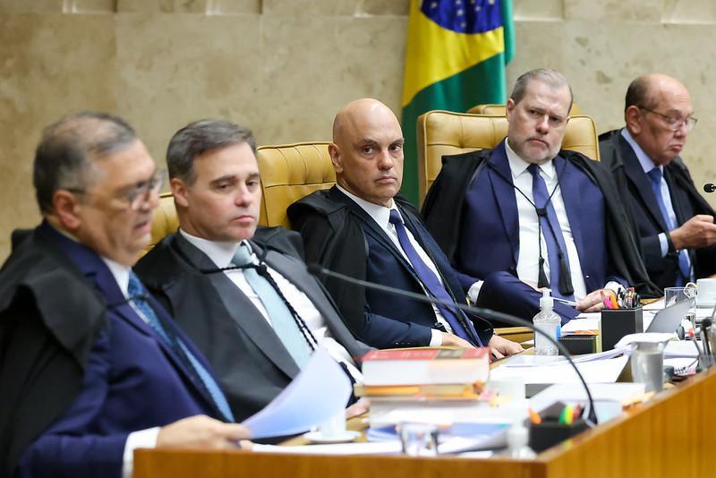 Senadores bolsonaristas criticam adiamento de julgamento e tentam descolar Moraes de Mendonça