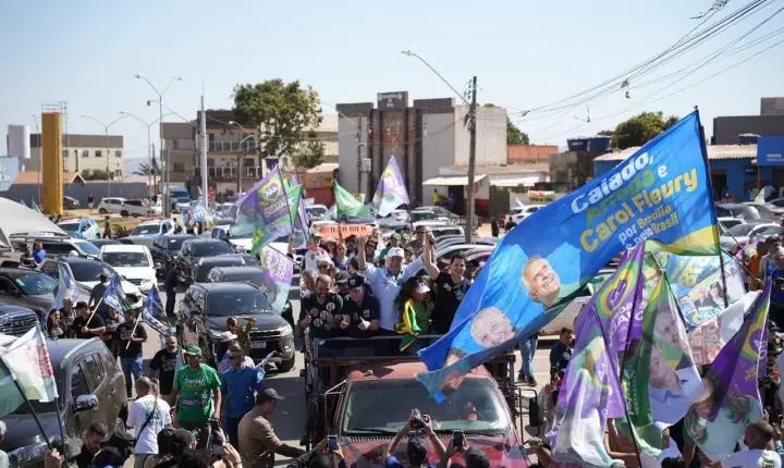 Caiado e Daniel Vilela começam campanha em carreata no Entorno do DF