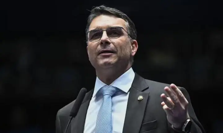 Flávio Bolsonaro vai abrir mão de segurança da PF durante campanha eleitoral