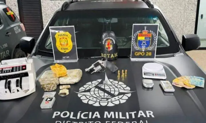 Homem é preso por tráfico após PM encontrar drogas, arma e munições em dois imóveis no DF