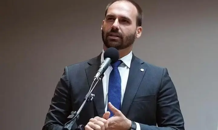 Ministério da Justiça demite Eduardo Bolsonaro da PF por abandono de cargo