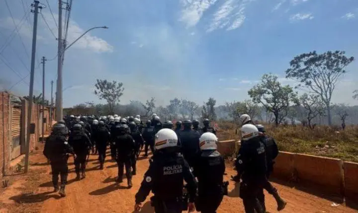 PMDF participa de operação integrada para desocupar área irregular na Estrutural